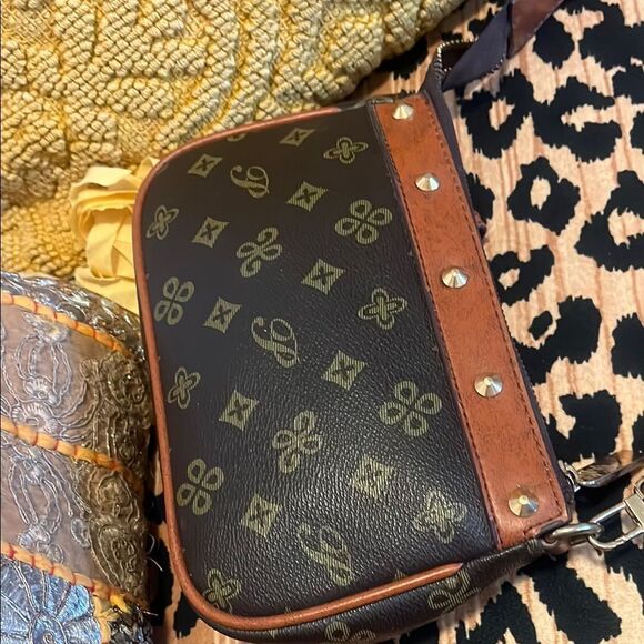 Stylish Black and Brown Designer Shoulder Bag - Picture 7 of 11